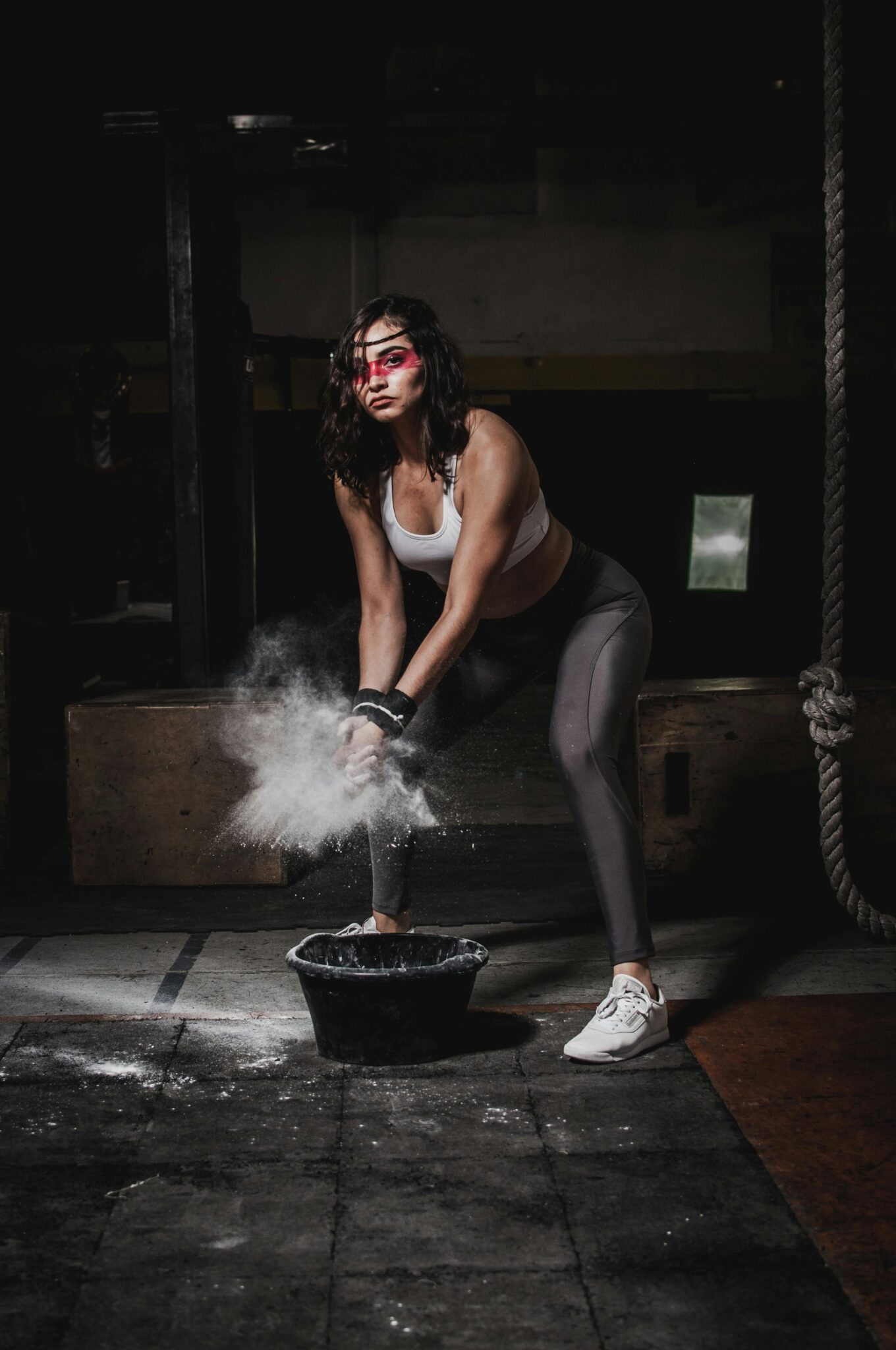 Спортсмен на старте, готовый к соревнованию.